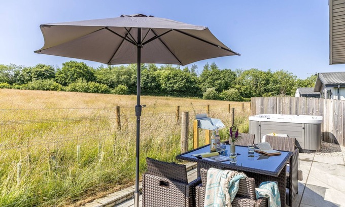 Lifton House | Poppy, 5 Roadford Lakes Lodges - a lodge that sleeps 4 guests in 2 bedrooms
