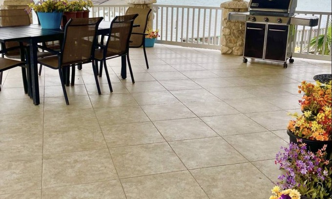 Port Isabel House | Port Isabel Beach House located in front of port Isabel channel