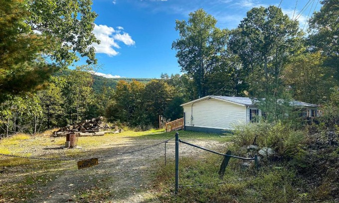 Port Jervis House | Port Jervis Home about 8 Acres with Mountain View!