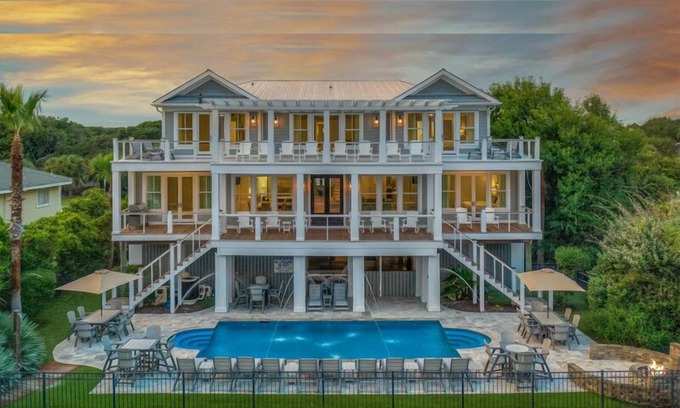 Isle of Palms House | Port of Call on Isle of Palms ~ OCEAN FRONT, Pool, boardwalk, putting green
