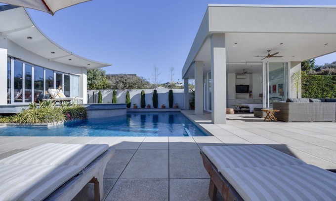 Portsea House | PORTSEA PERFECTION, EXQUISITE POOL, TENNIS COURT, LUXURIOUS & OPULENT.