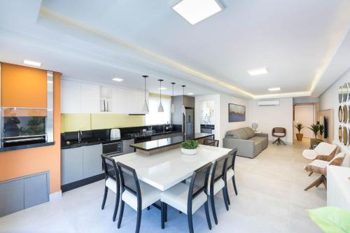 Quatro Ilhas Apartment | Positano 206 - Apartamento 02 suítes - Finamente mobiliado e decorado - À 30m da praia de 4 ilhas - (Consultar serviços de roupa de cama e banho)