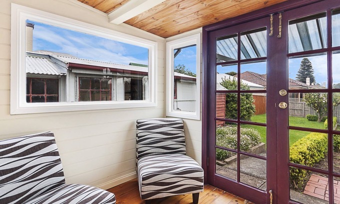 Warrnambool House | Positioned in the center of Warrnambool at a location that cannot be beat.