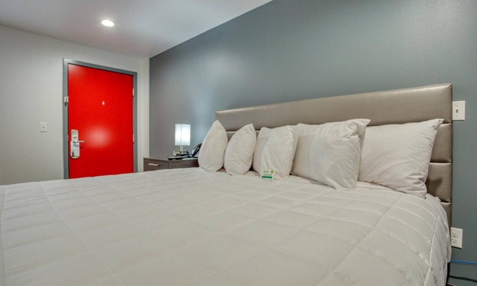 Carlsbad Hotel | Post Time Inn