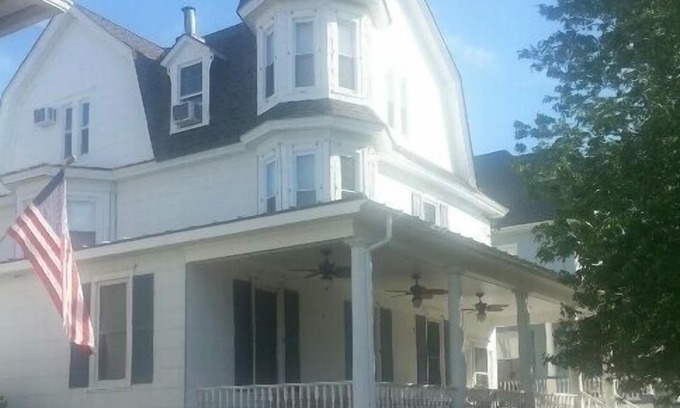 North End House | POSTED RATES SLEEPS 14. ADDITIONAL 850/WK. FOR WHOLE HOUSE TO SLEEP 20.