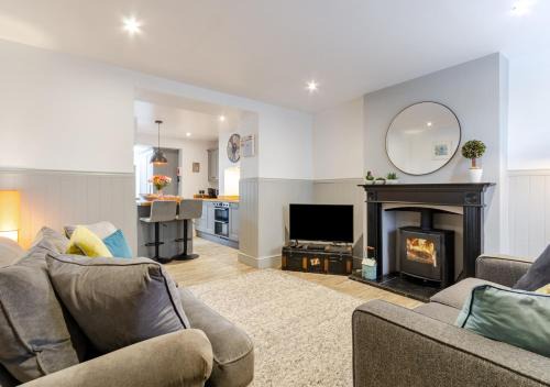 Holt House | Postmans Cottage