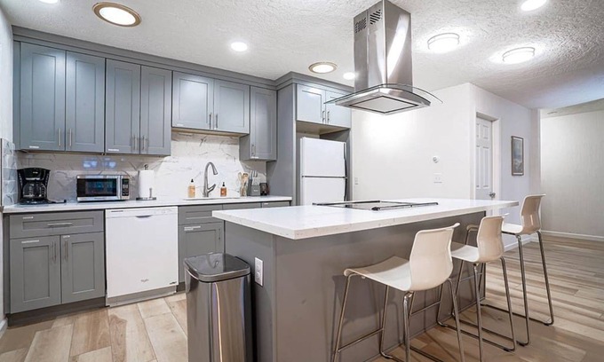 Poulsbo House | Poulsbo Scandinavian Retreat, 2 blocks to DT