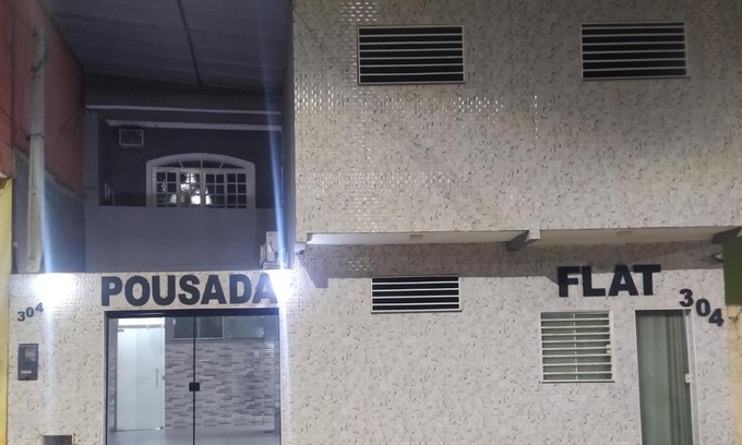 Aparecida House | Pousada Quarto com tv,ar,frigobar,wifi e garagem