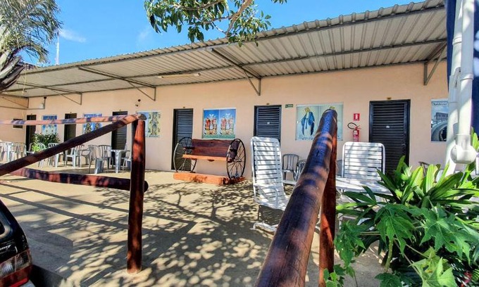 Trindade Hotel | Pousada Romeiros do Pai Eterno - Santuario Basilica de Trindade