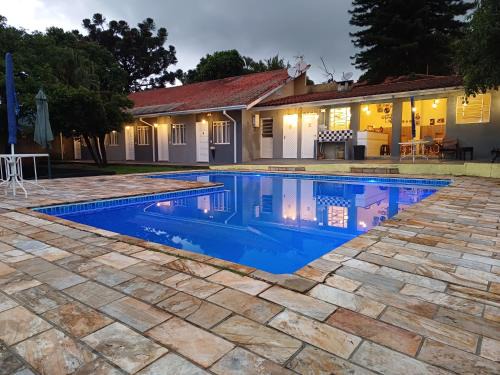 Caiocara Hotel | Pousada Villa Giglio endereço Av Lucas Nogueira Garces x Rubens Paiva região nobre de Atibaia