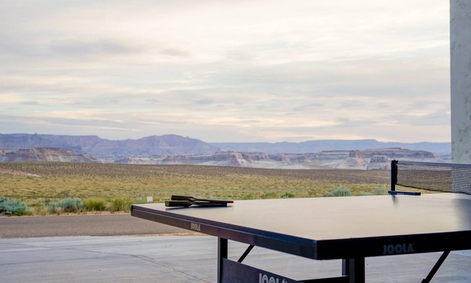 Greenehaven House | Powell Paradise: Desert Horizon Retreat w/Lake VIEWS, boat parking, sleeps 15!