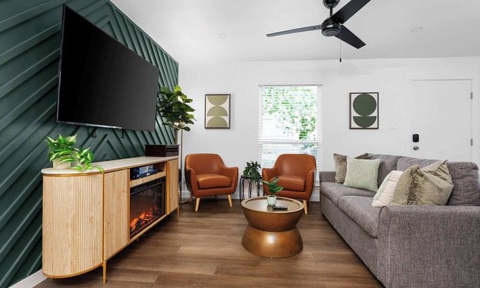 South Lamar House | Premier Access to Zilker Park & South Congress