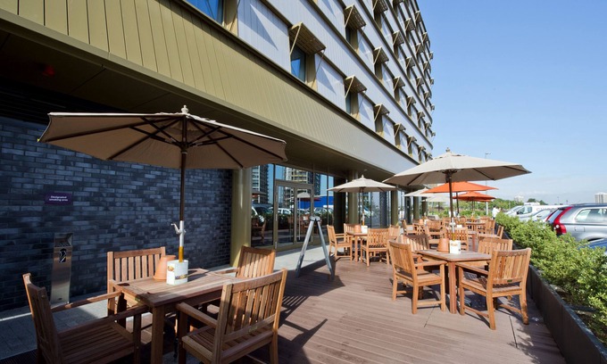 Woolwich Riverside Hotel | Premier Inn London Woolwich Royal Arsenal