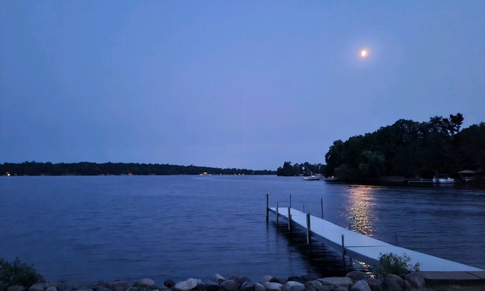Lake Shore House | Premier location on Gull Lake.