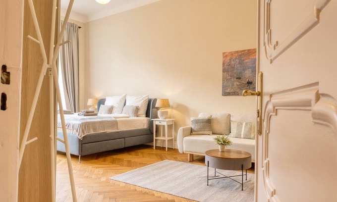 Wilmersdorf Apartment | Premium Suite in West Berlin, Sleeps 4, Family & Group Friendly, 70m to Metro