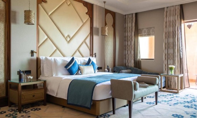 Al Sufouh 1 House | Presidential Suite Near Souk Madinat Jumeirah By Luxury Bookings
