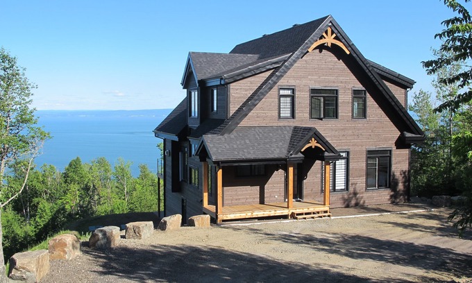 Saint-Joseph-de-la-Rive House | Prestigious 5 Bedroom Vacation Home Offering Stunning Views of St-Lawrence River
