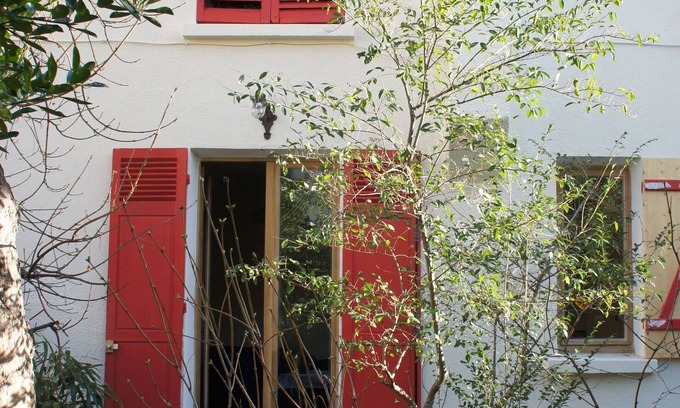 Amerique House | Pretty house very quiet hidden in the heart of the 19th - 20 minutes to center