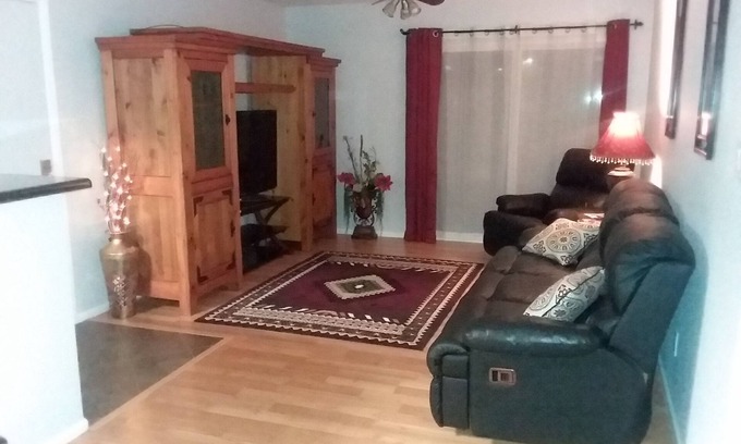 Glendale Condo | Pretty plush and comfortable condo convenient to many amenities and activities