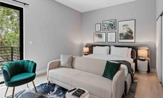 Flagler Village Apartment | Pretty Rola 302 Cozy Condo with King Bed Great Location