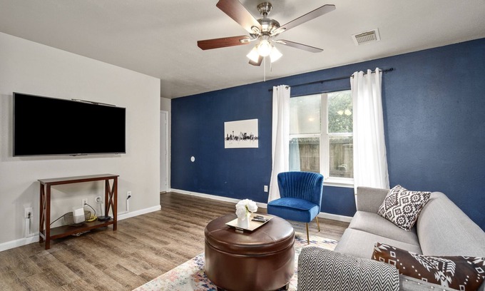 Cypress Apartment | Price Drop! Off-Apt 3BR Fast Wifi & More-12B