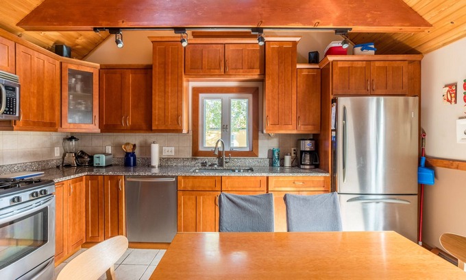 Parkside House | Prime City Living Townhouse 4 Bedroom Townhouse by RedAwning