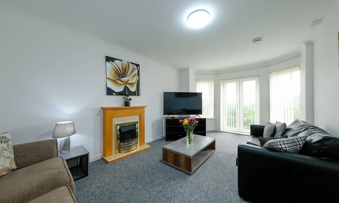 Duloch Apartment | Prime Duloch 2nd Floot Apartment by Three Bridges Apartments