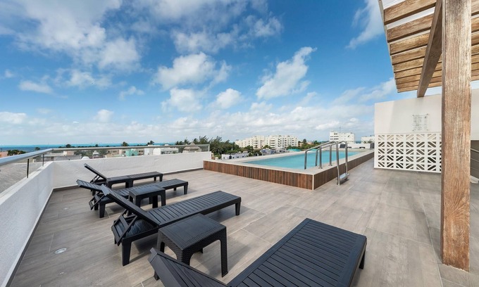 Centro - Supmza 001 Condo | Prime Location. 2 BR Condo w/Ocean View Pool.