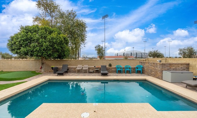 La Buena Vida House | Prime Location HotTub/Pool/Outdoor Kitchen Spring training Clean and Safe.