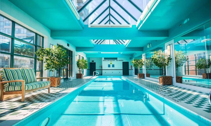 Midtown Toronto Hotel | Prime Location: Upscale Haven in Yorkville District, Close to Attractions