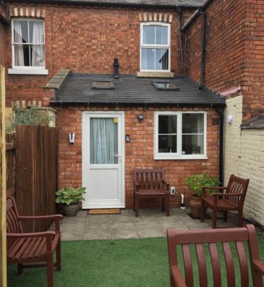 Shrewsbury House | Primrose