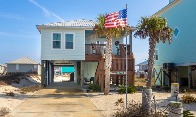 Fort Morgan Cottage | Pristine beach home with gulf view, covered patio, and AC