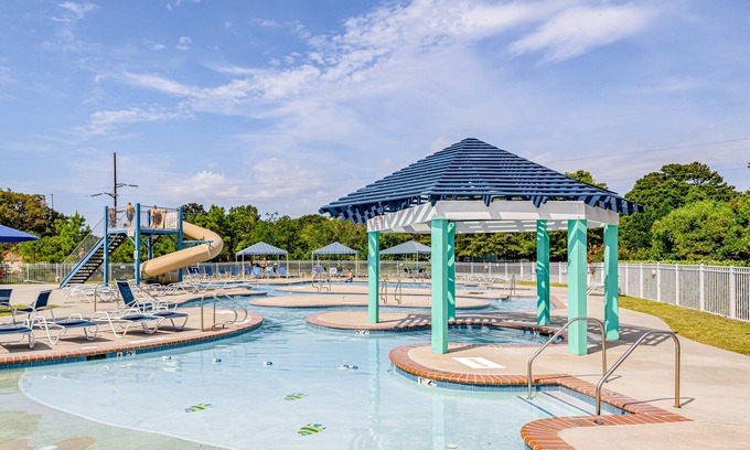 Bermuda Bay House | Pristine townhouse with pool access, gas fireplace, washer/dryer, & central AC