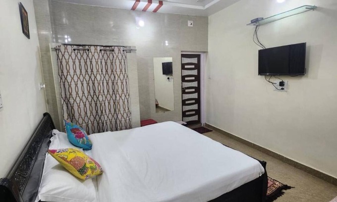 Mount Abu Apartment | Private - 1 BHK Floor - Paddy's Luxurious Home Staynn