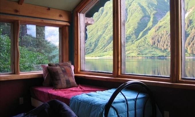 Homer Cabin | Private Alaskan Wilderness Park Kayaking Dream Lodge