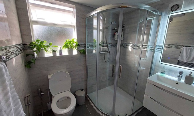Cheadle Bed & Breakfast | Private Annexe in Cheadle near Manchester Airport