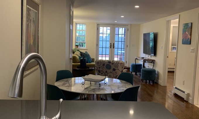 Marine Park House | Private apartment with your own back yard and private driveway