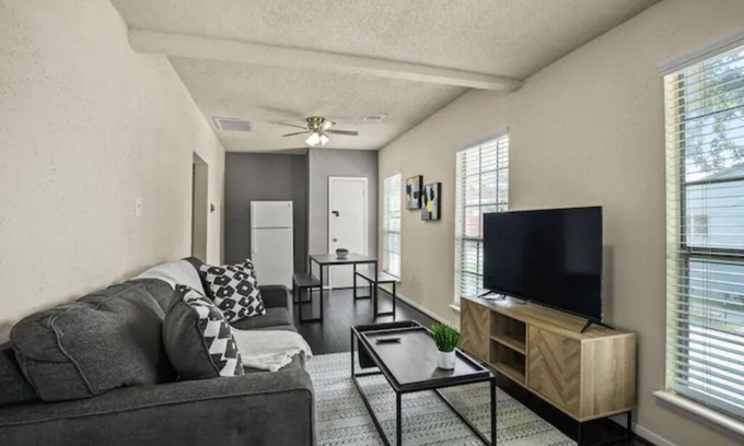Greater East End Apartment | Private Apt | Central | Gated Parking | KING Bed