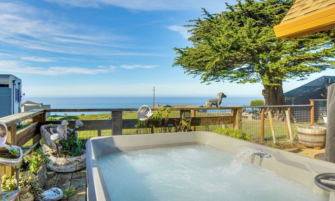 Manchester House | Private Beach Access: Pet-Friendly California Gem!