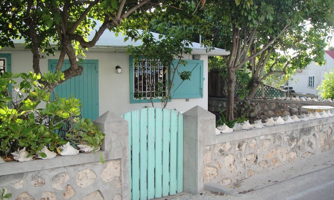 Cockburn Town House | Private beach cottage - best value on Grand Turk!
