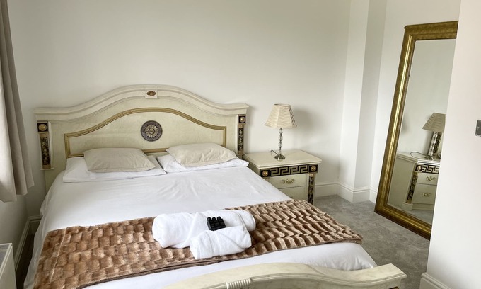 Tamworth House | private cosy bedroom in wonderful Tamworth