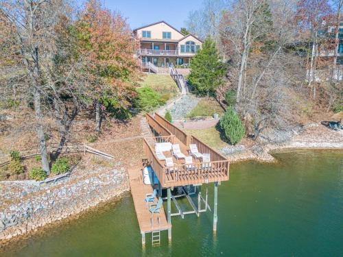 Moneta House | Private Dock Lake Views & Outdoor Fun