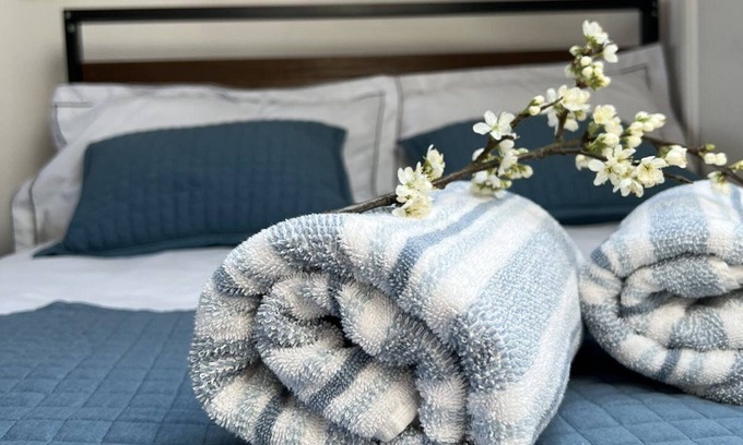 Norwood Green House | Private Double Loft Room with Private Bathroom