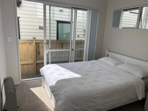 Auckland House | Private Ensuite for singles or couples