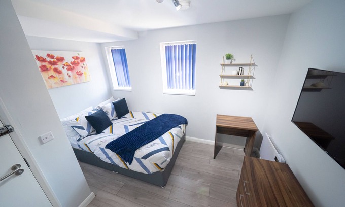 St Helens House | Private Ensuite Room Shared Kitchen St Helen D2