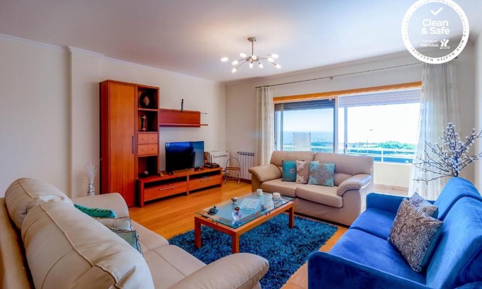 Sao Felix Da Marinha Apartment | Private front beach apartment with pool