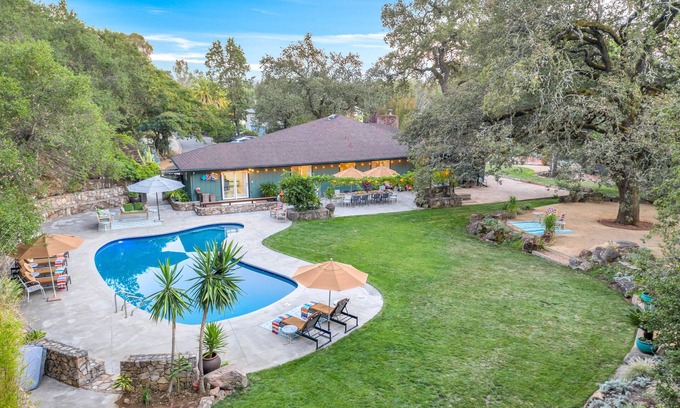 Sonoma House | Private & Gated 2.6 acres Wine Country Paradise