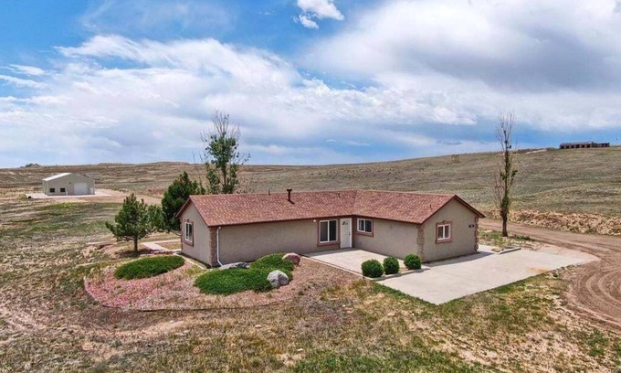 Peyton House | Private getaway on 38 acres of tranquility in Peyton, CO