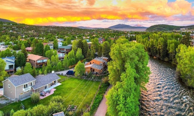 Willow Grove House | Private Home on the Blue River in Silverthorne