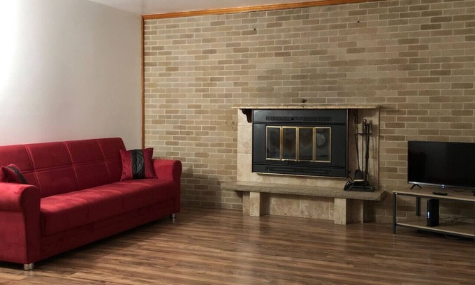 Hopelawn House | Private house with 4 bedrooms and 2 bathrooms and direct NYC Manhattan train only 10 minute walk away